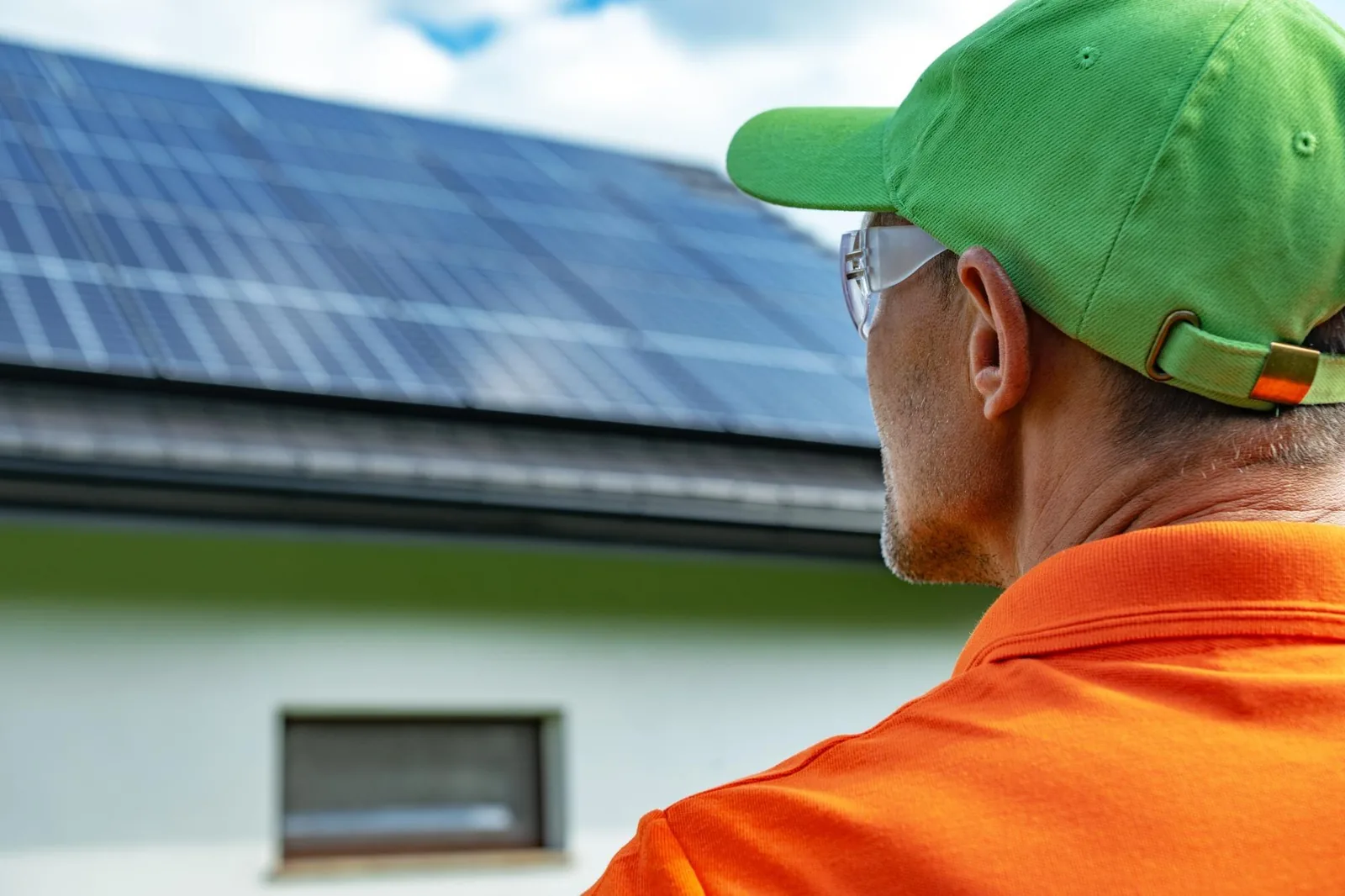 Installation de panneaux solaires sur toiture