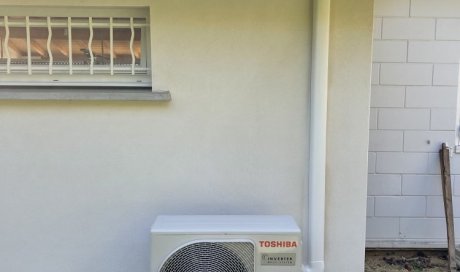 Pose de climatisation bi split de marque Toshiba à Ecully